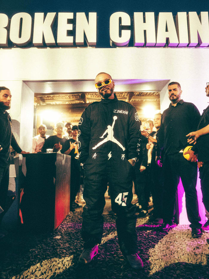 AIR JORDAN 3 X J BALVIN MEDELLÍN SUNSET