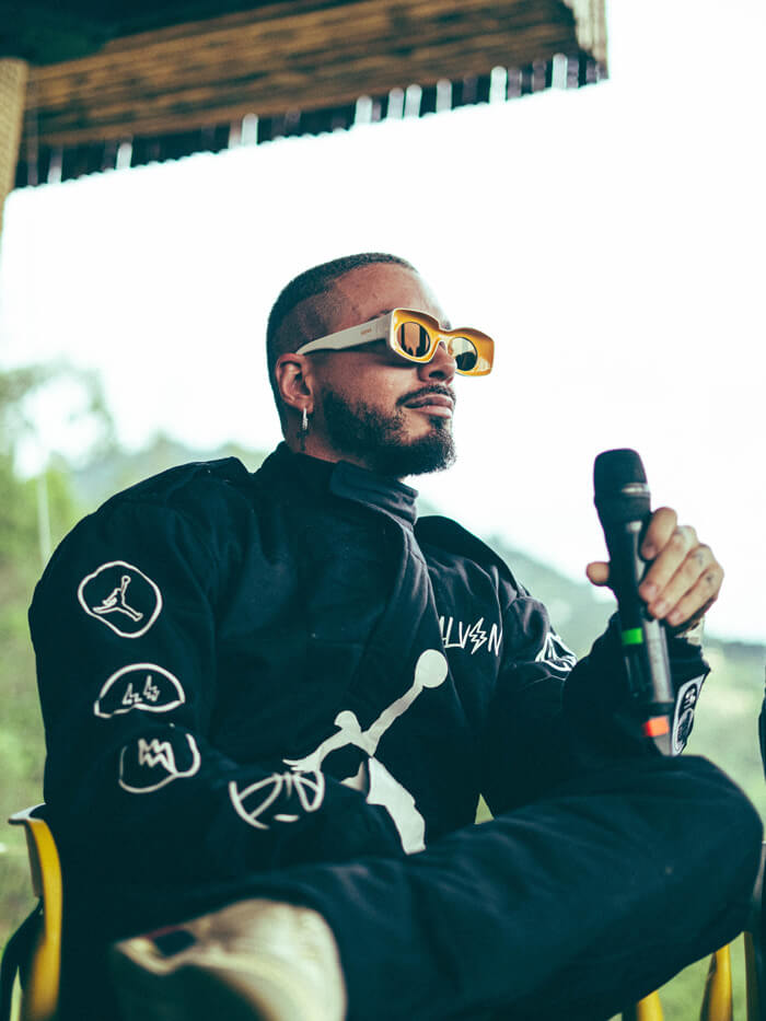 BROKEN CHAINS ESCENARIO DE JORDAN X J BALVIN