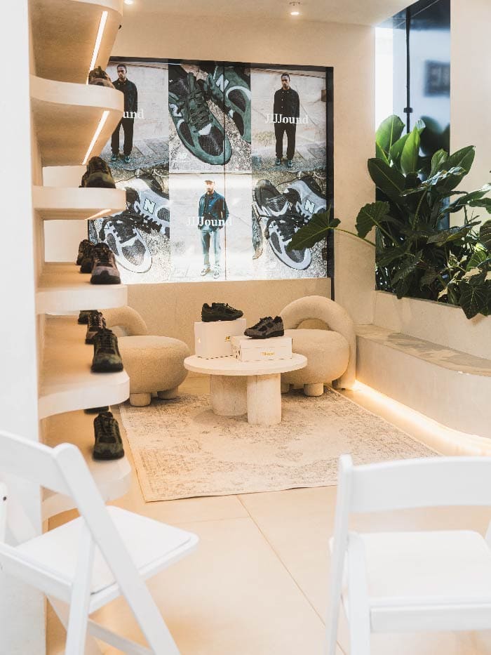 NEW BALANCE 2002R BY JJJJOUND EN BROKEN CHAINS