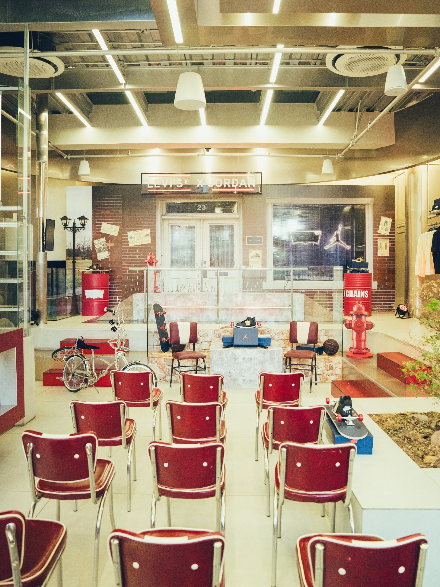 LEVI’S® x JORDAN EN BROKEN CHAINS