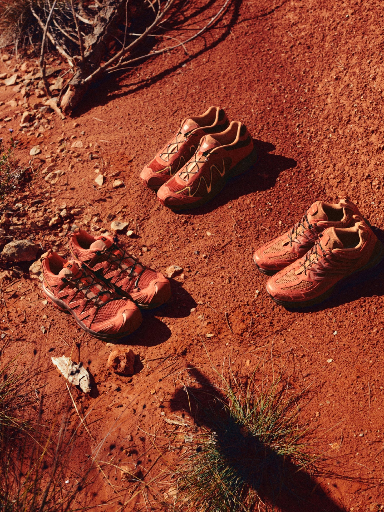 SALOMON RED ASHES CAPSULE —  PORTSTYLE COLLECTION EN BROKEN CHAINS