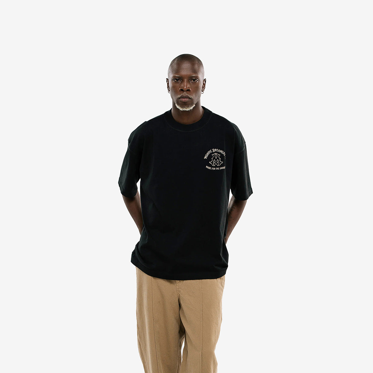 Monoic Camiseta Oversized Dreamers Club 'Negro Oscuro'