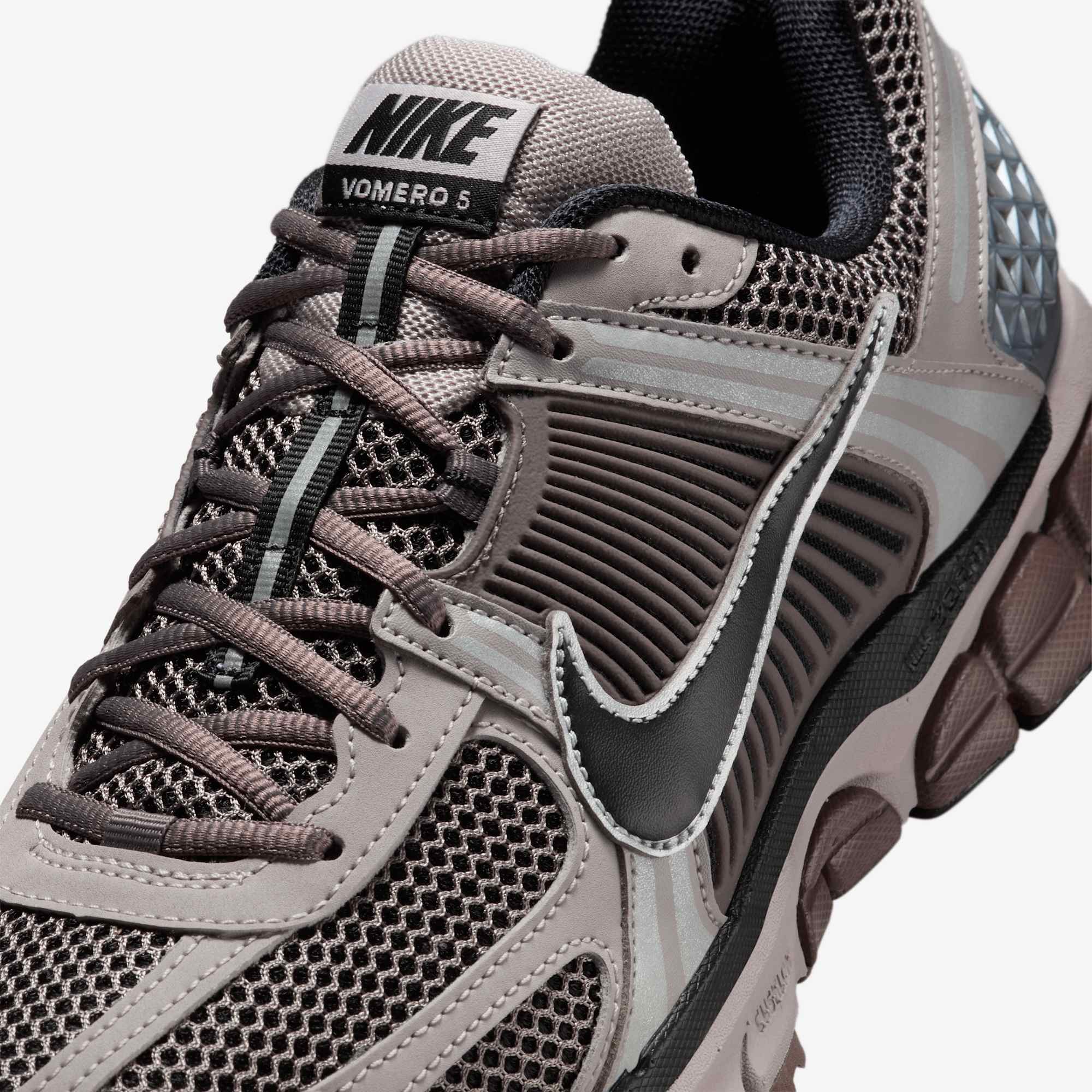 Nike Zoom Vomero 5 'College Grey'