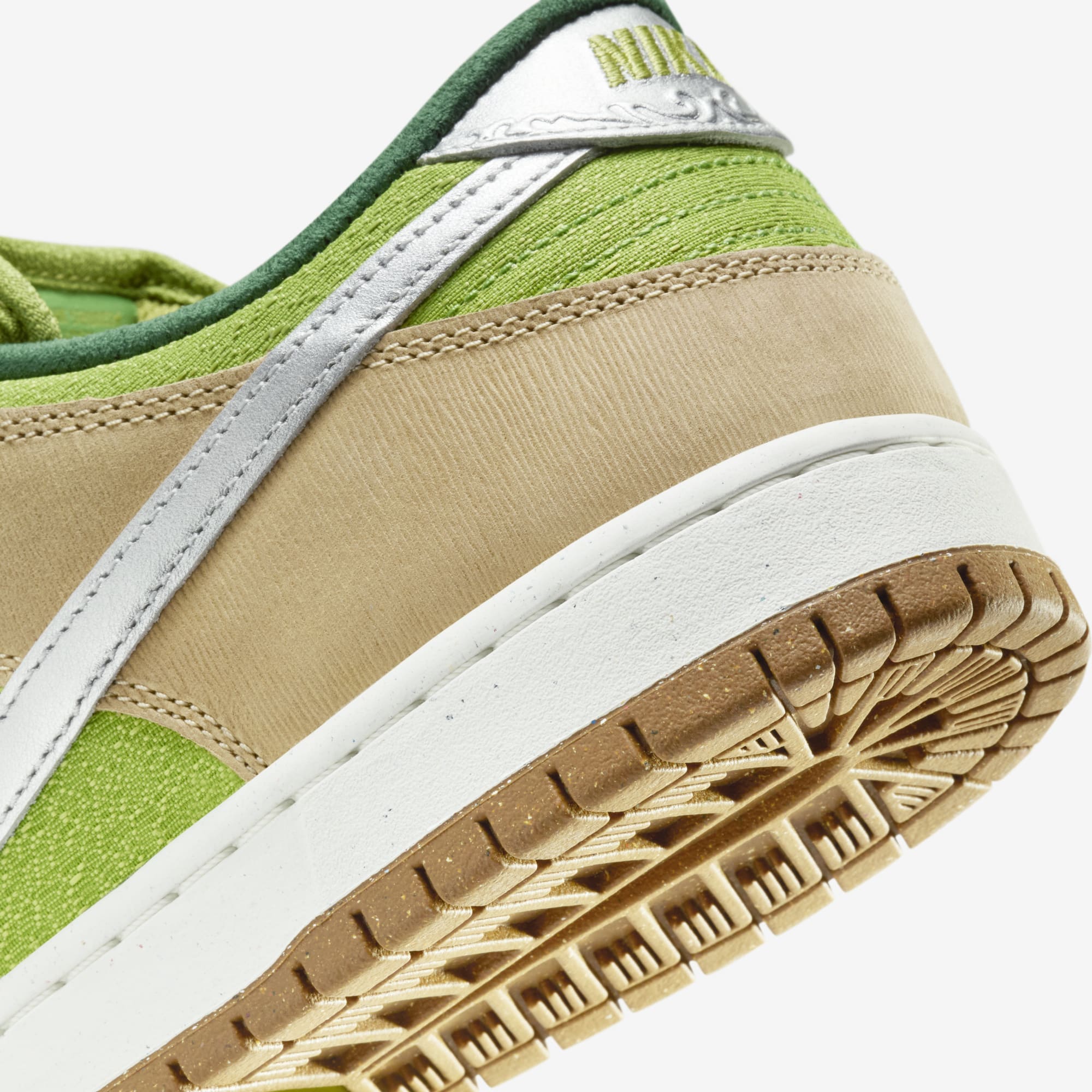 Nike SB Dunk Low Pro 'Sesame and Pear'