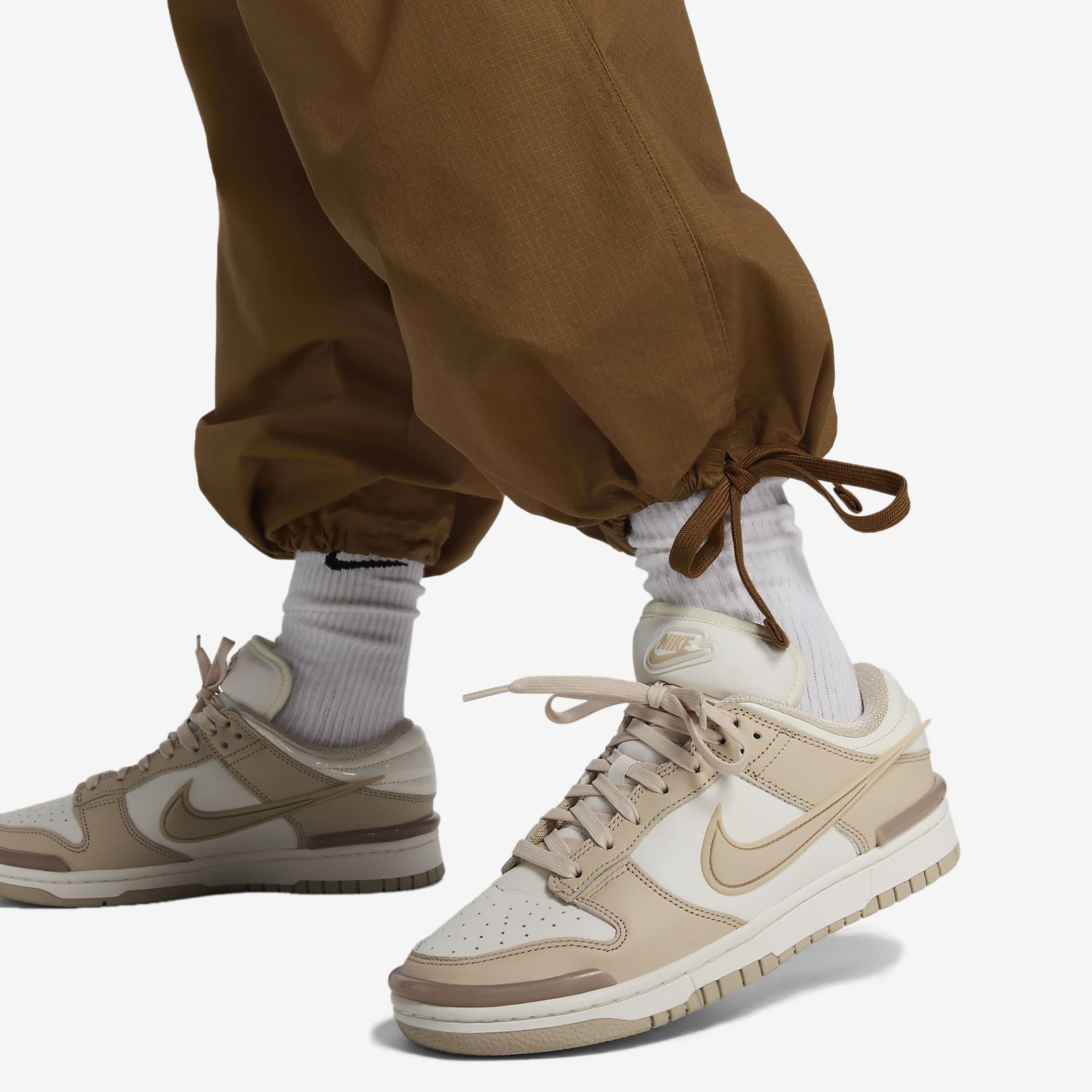 Women's Nike Mid-Rise Oversized Cargo Trousers