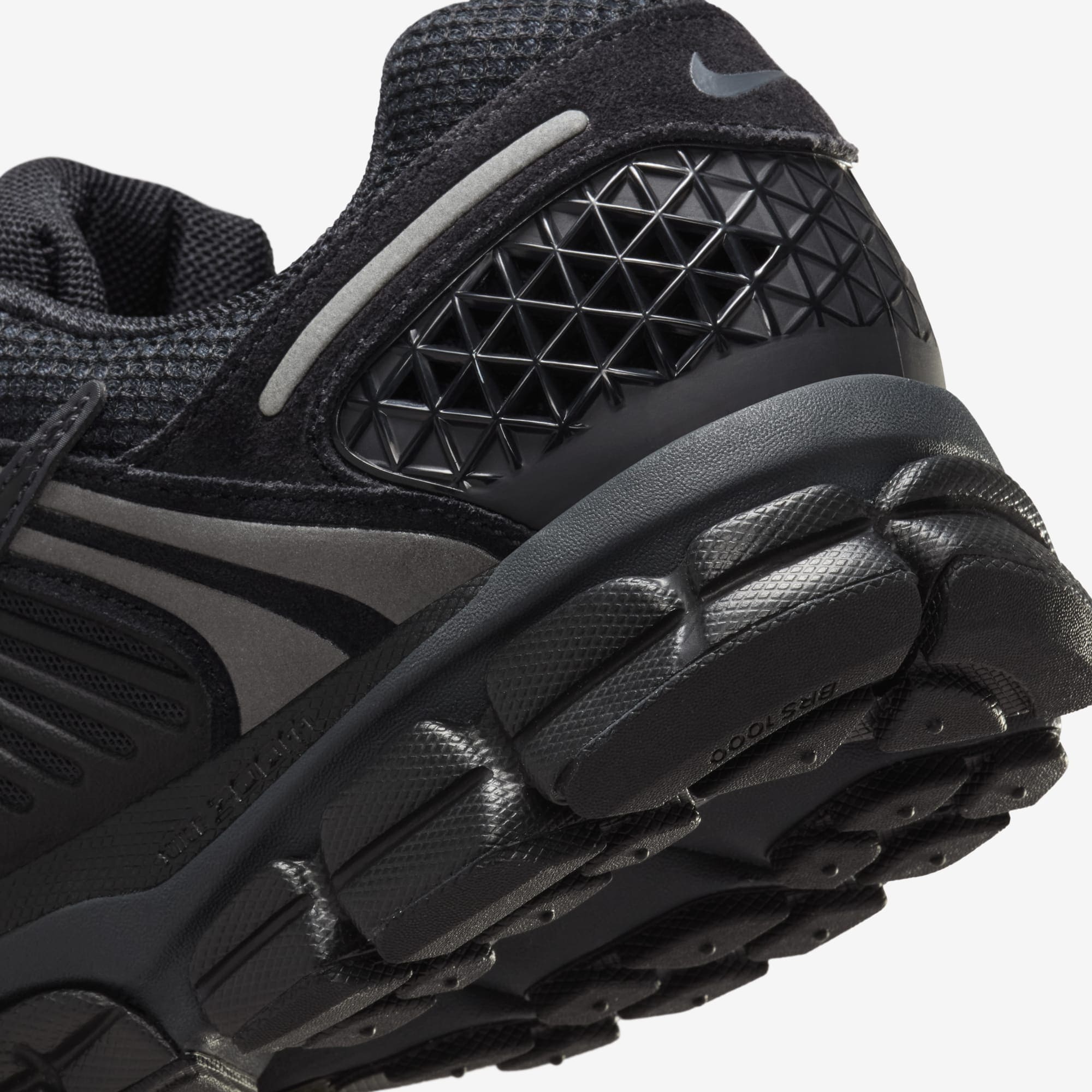 Nike Zoom Vomero 5 'Black Metallic'