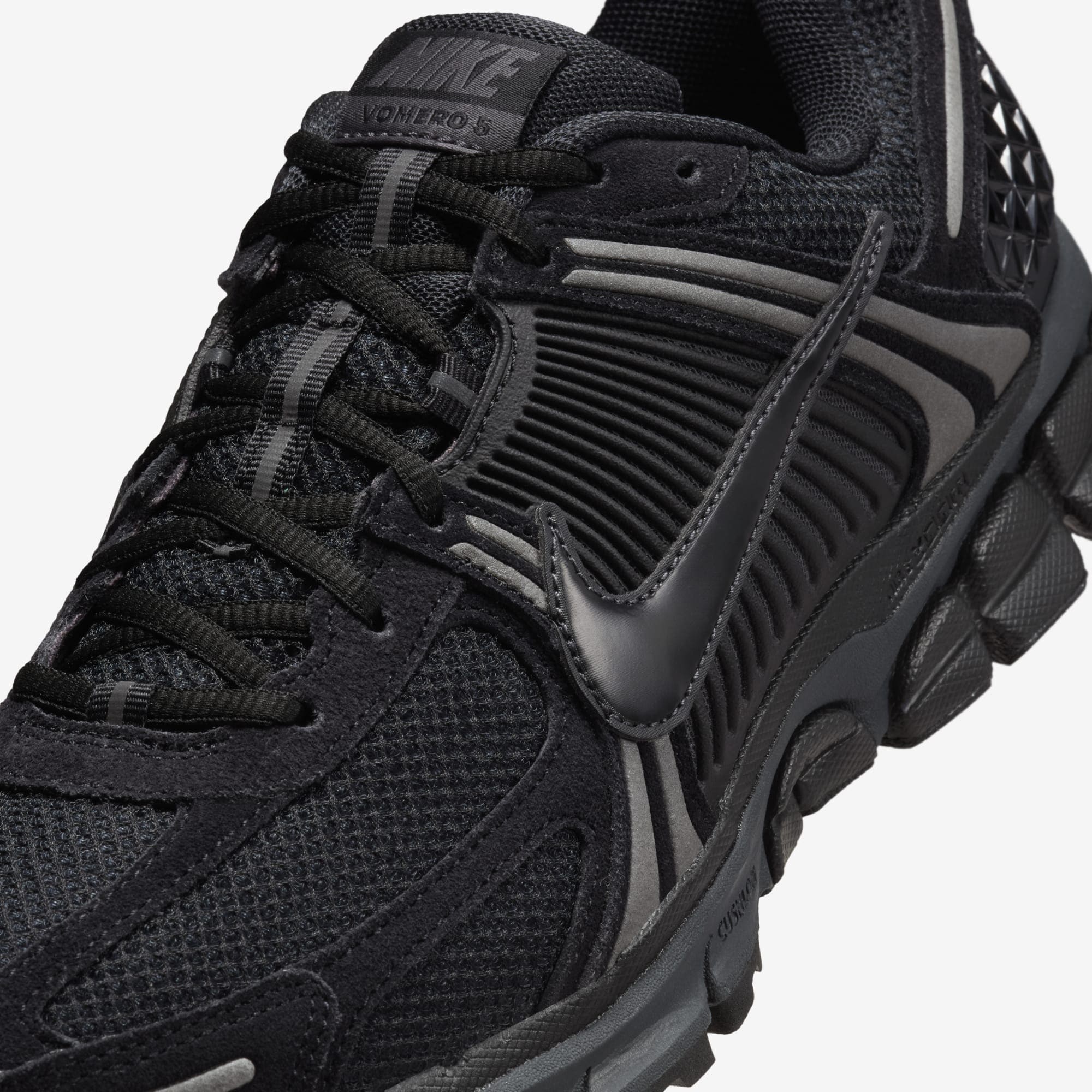 Nike Zoom Vomero 5 'Black Metallic'
