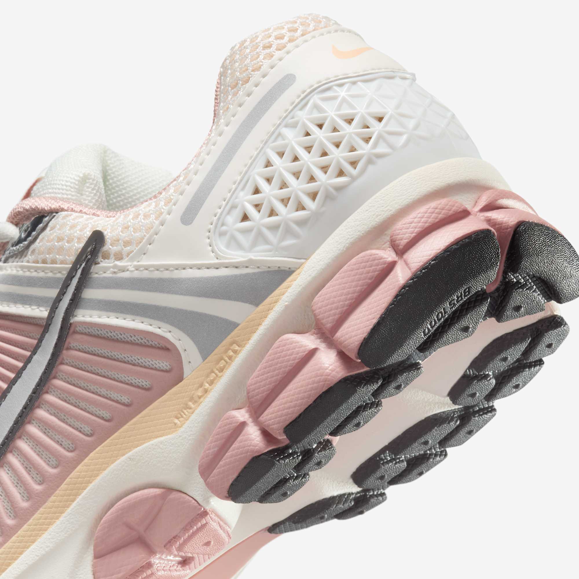 Women's Nike Zoom Vomero 5 'Particle Pink'