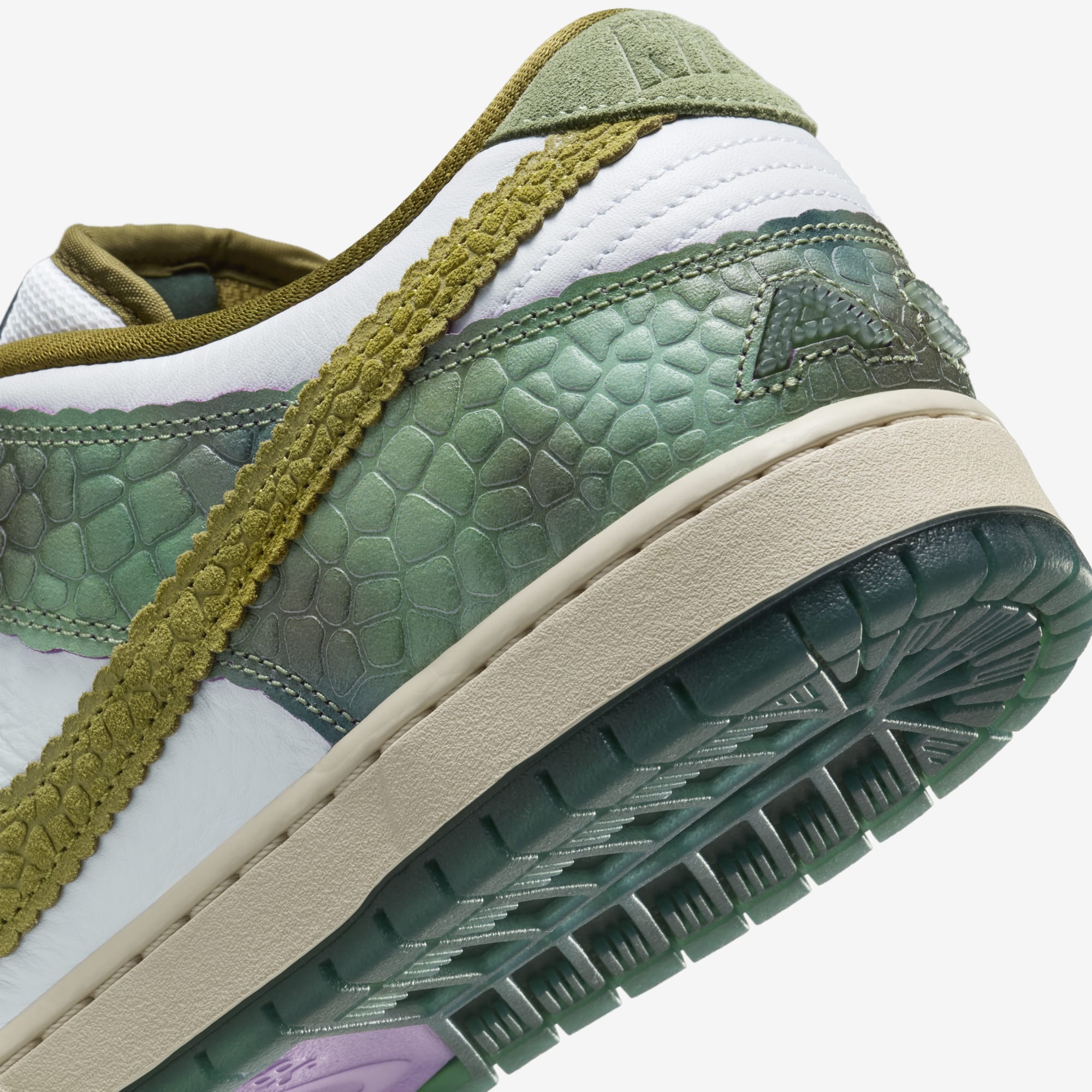 Nike Dunk Low SB 'Alexis Sablone Chameleon'