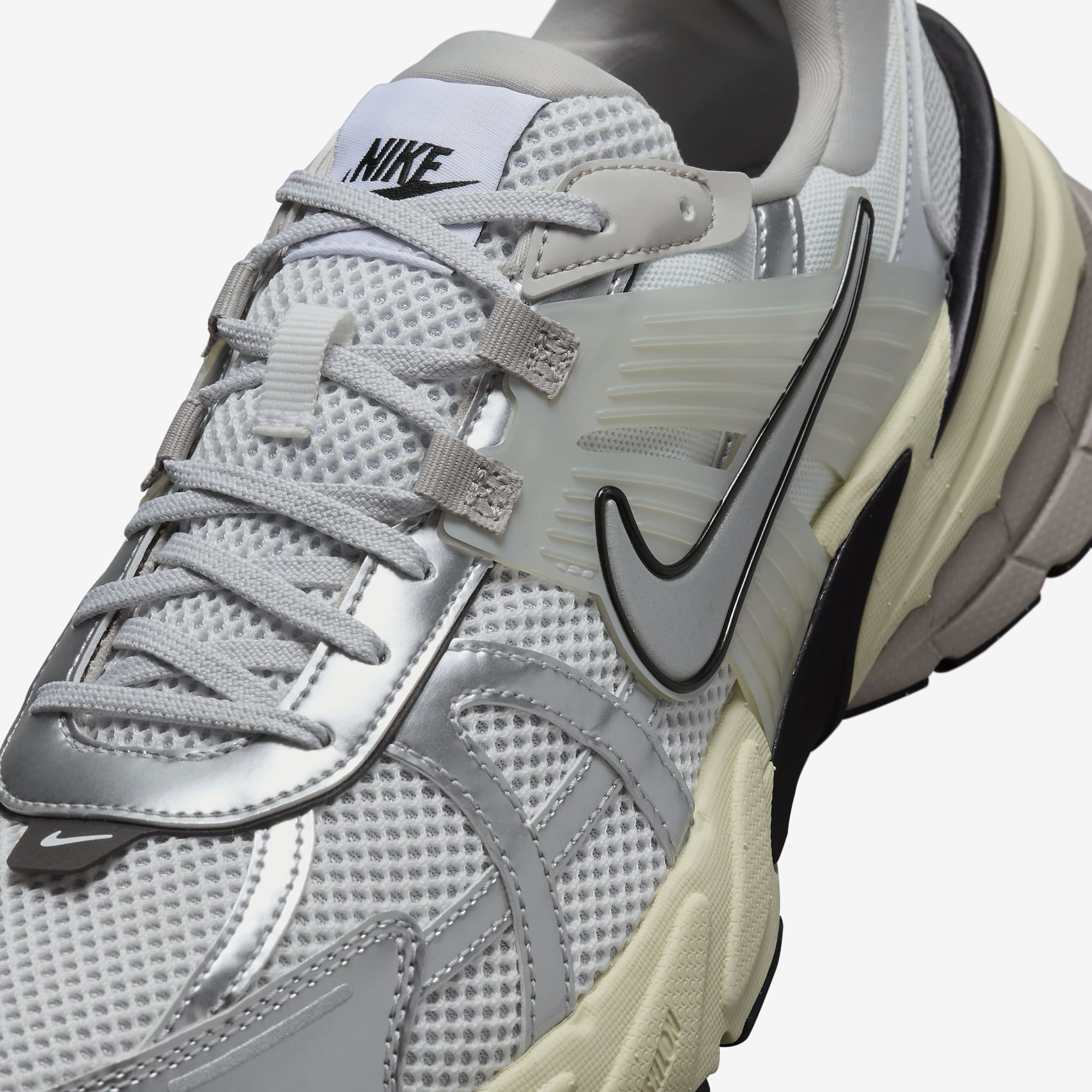 Nike V2k Run 'Pure Platinum para hombre | Broken Chains