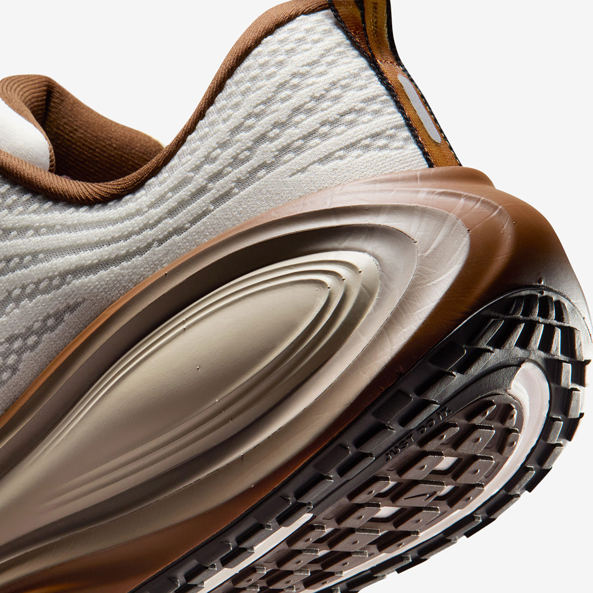 Nike Vomero Plus QS 'Sail Pecan Brown'