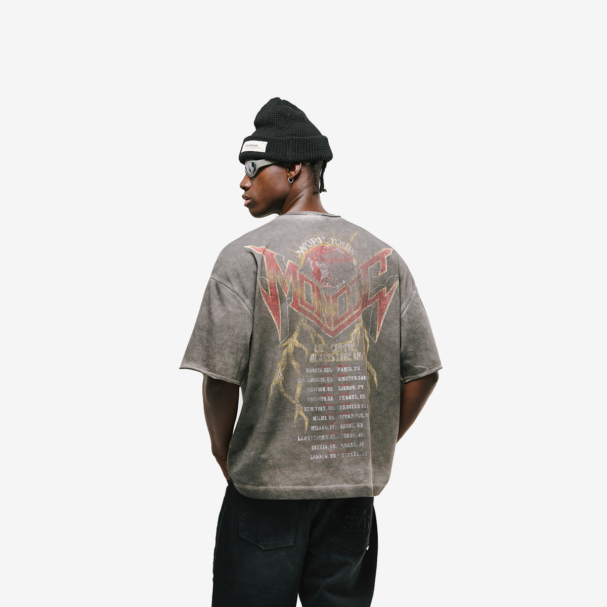 Monoic Camiseta Boxy Fit World Tour - Gris Desgastado (Exclusiva)