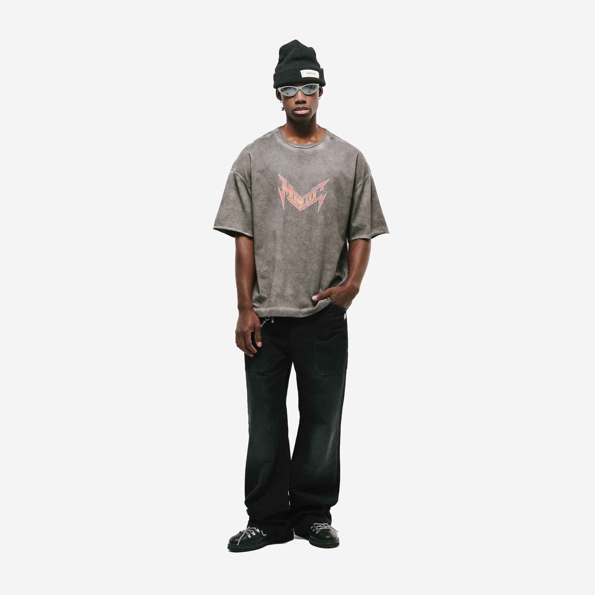 Monoic Camiseta Boxy Fit World Tour - Gris Desgastado (Exclusiva)