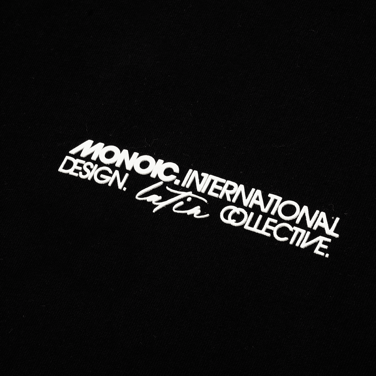Monoic Camiseta Boxy Fit Design Collective - Negro Oscuro