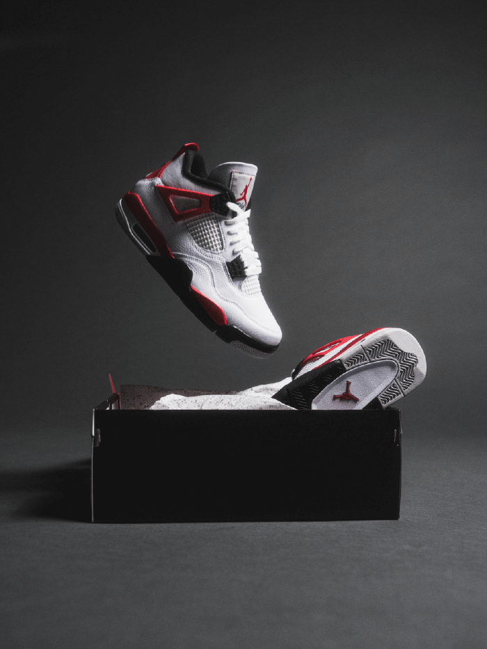AIR JORDAN 4 RETRO [RED CEMENT]