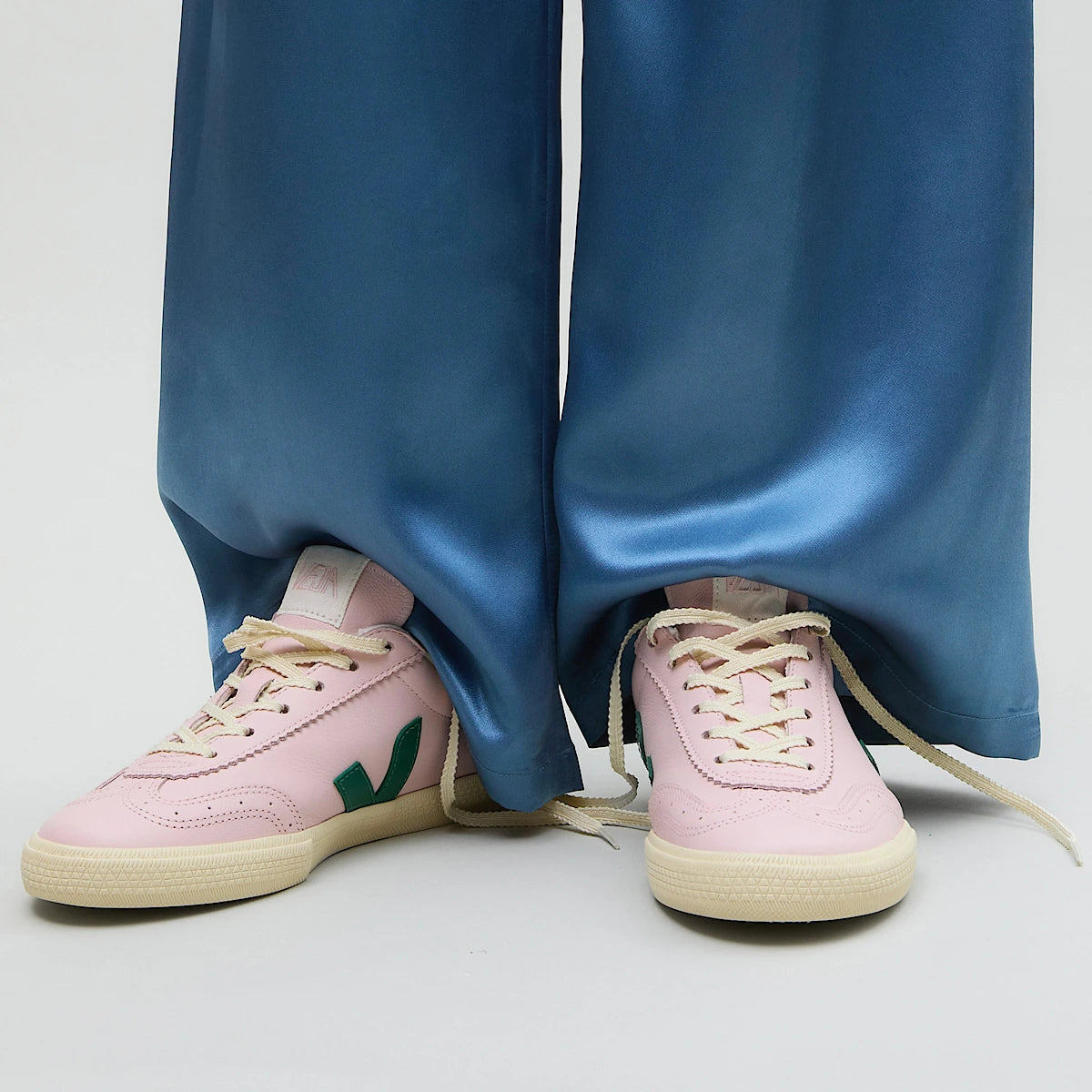 Women's Veja Volley Leather Petale Golf Calcaire