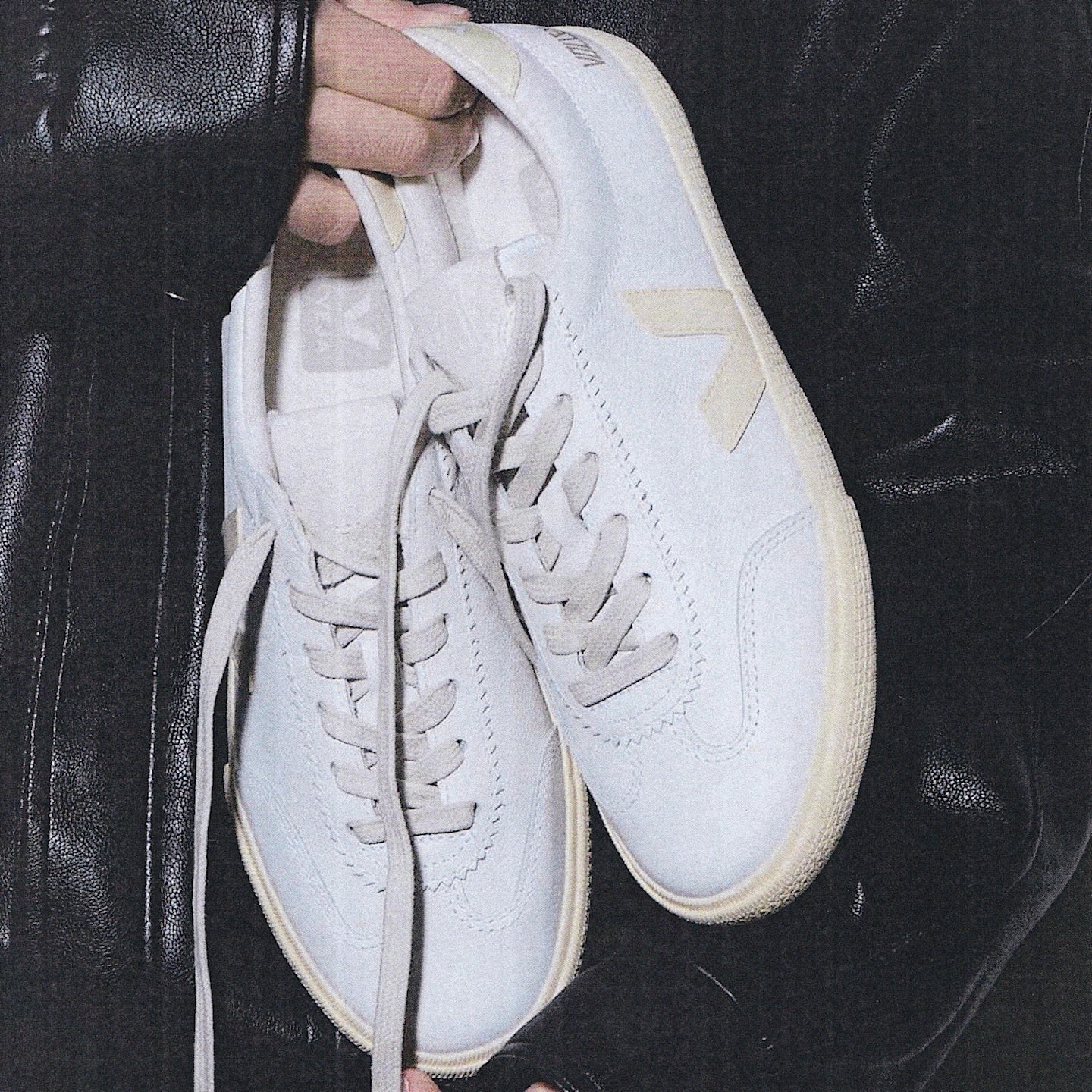 Veja Volley Signaturre Leather White Calcaire